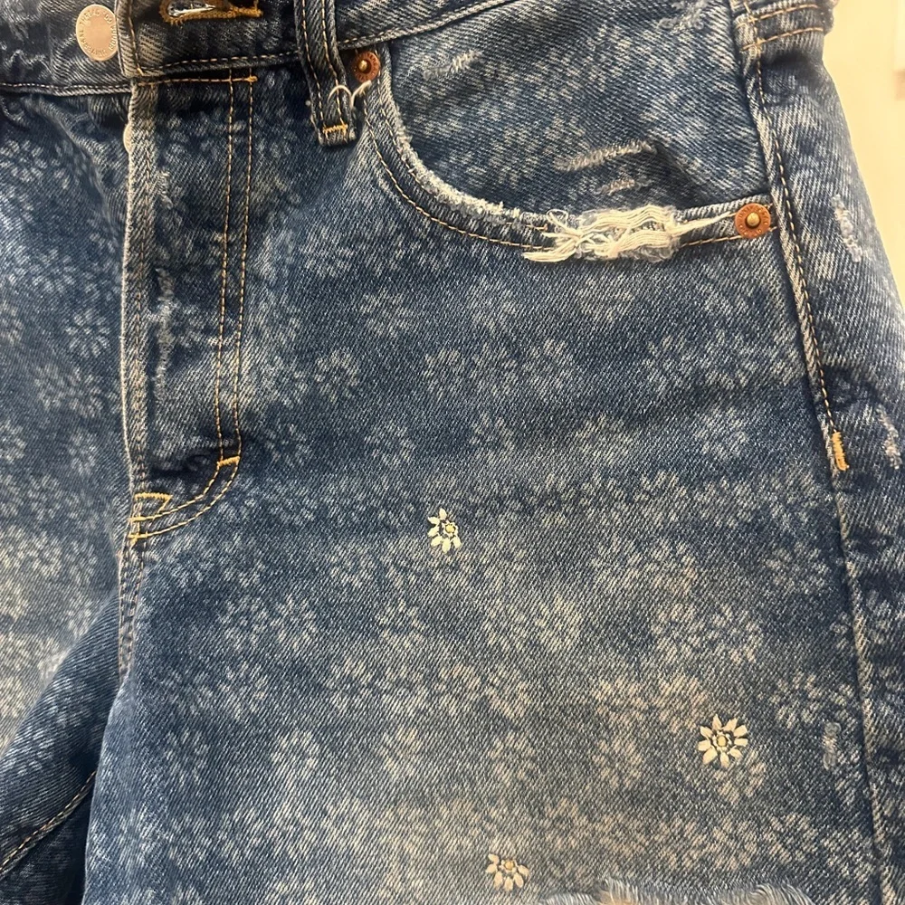 Universal Thread 90s Baggy Distressed Denim Shorts Women’s Size 2